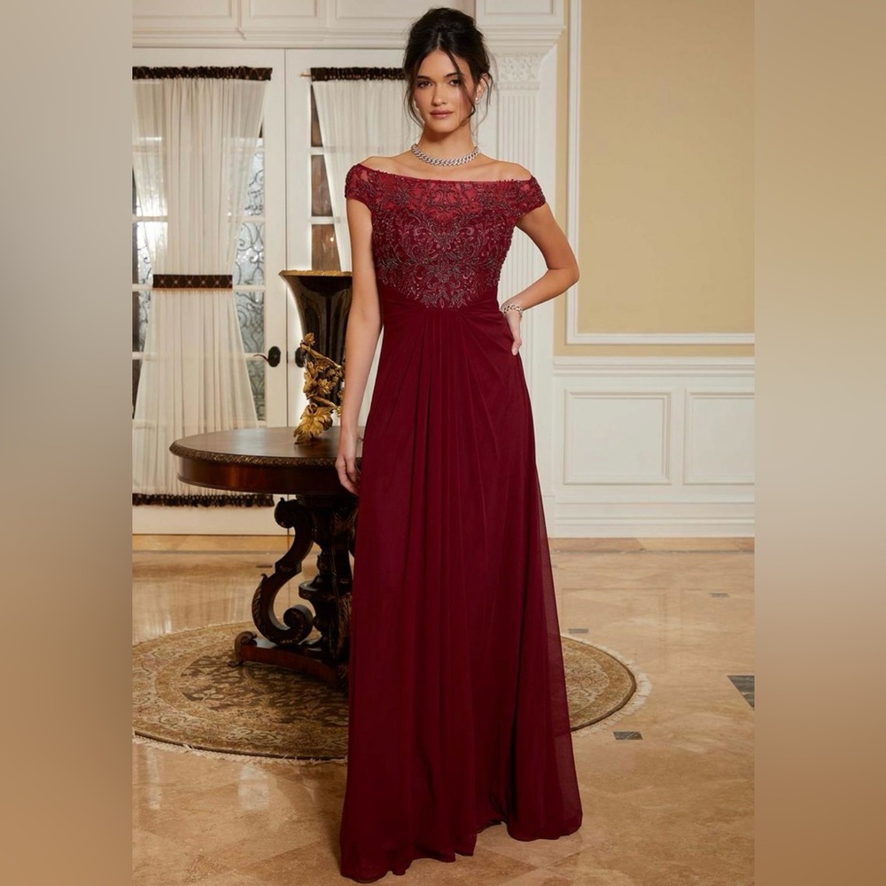 Elegant Burgundy Maxi Dress